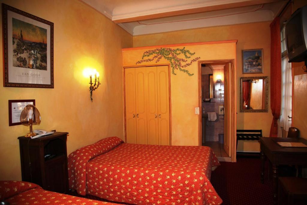 Hotel Du Fiacre Carpentras Habitación foto