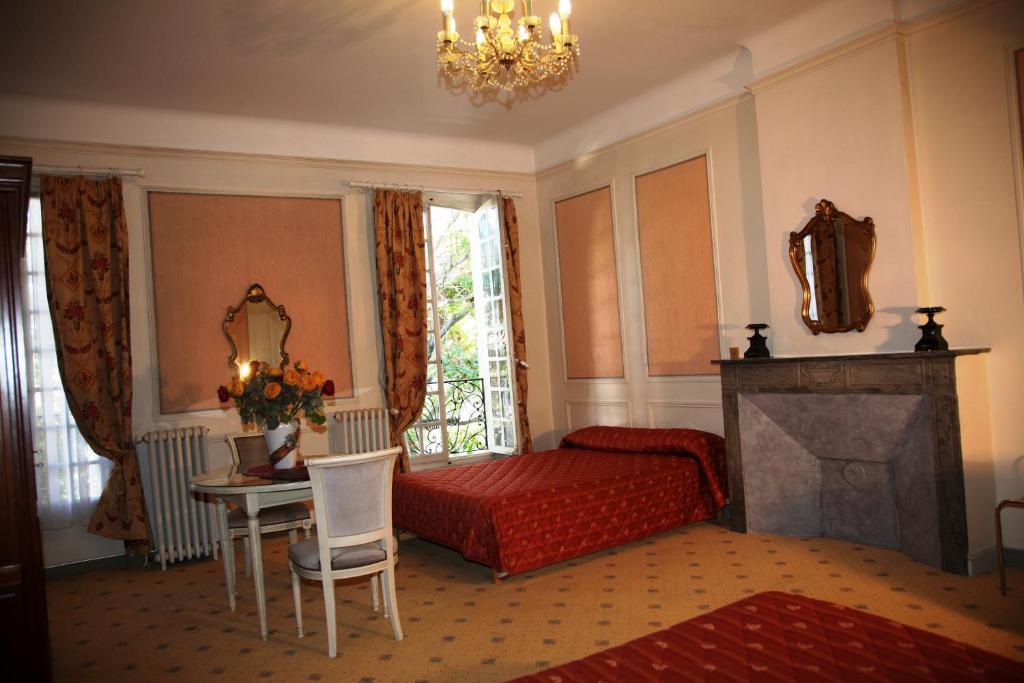 Hotel Du Fiacre Carpentras Habitación foto