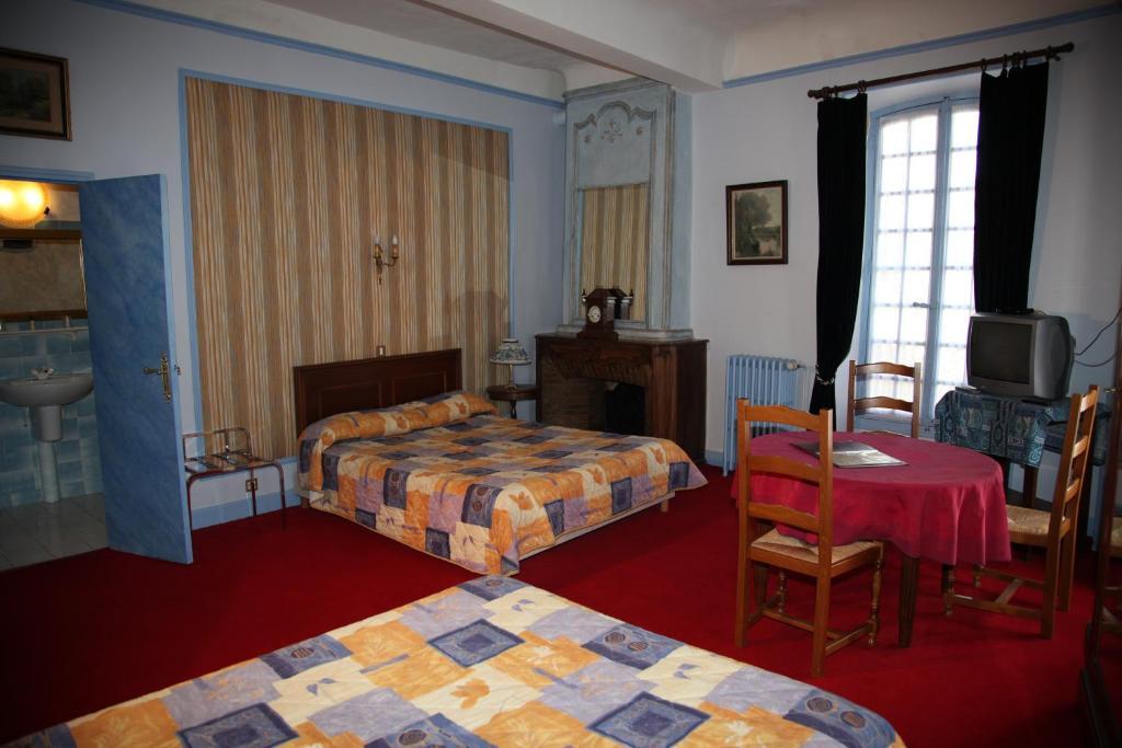 Hotel Du Fiacre Carpentras Habitación foto
