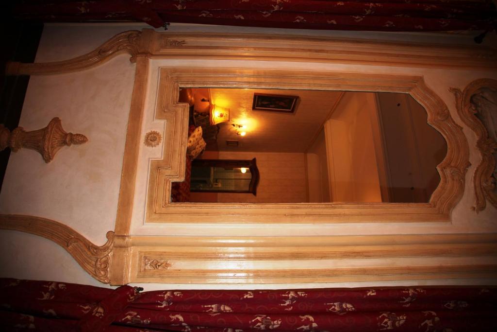Hotel Du Fiacre Carpentras Habitación foto
