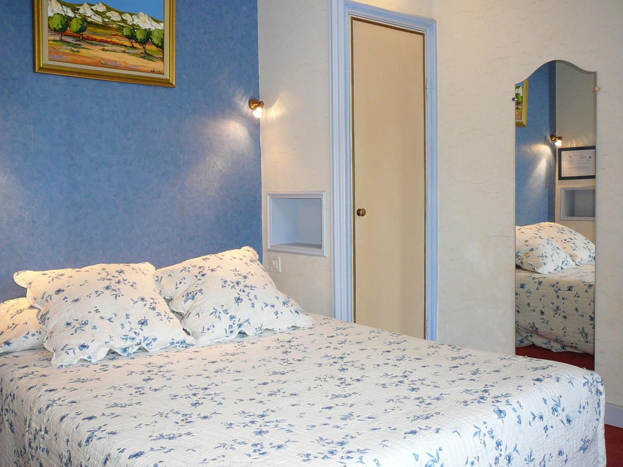 Hotel Du Fiacre Carpentras Habitación foto