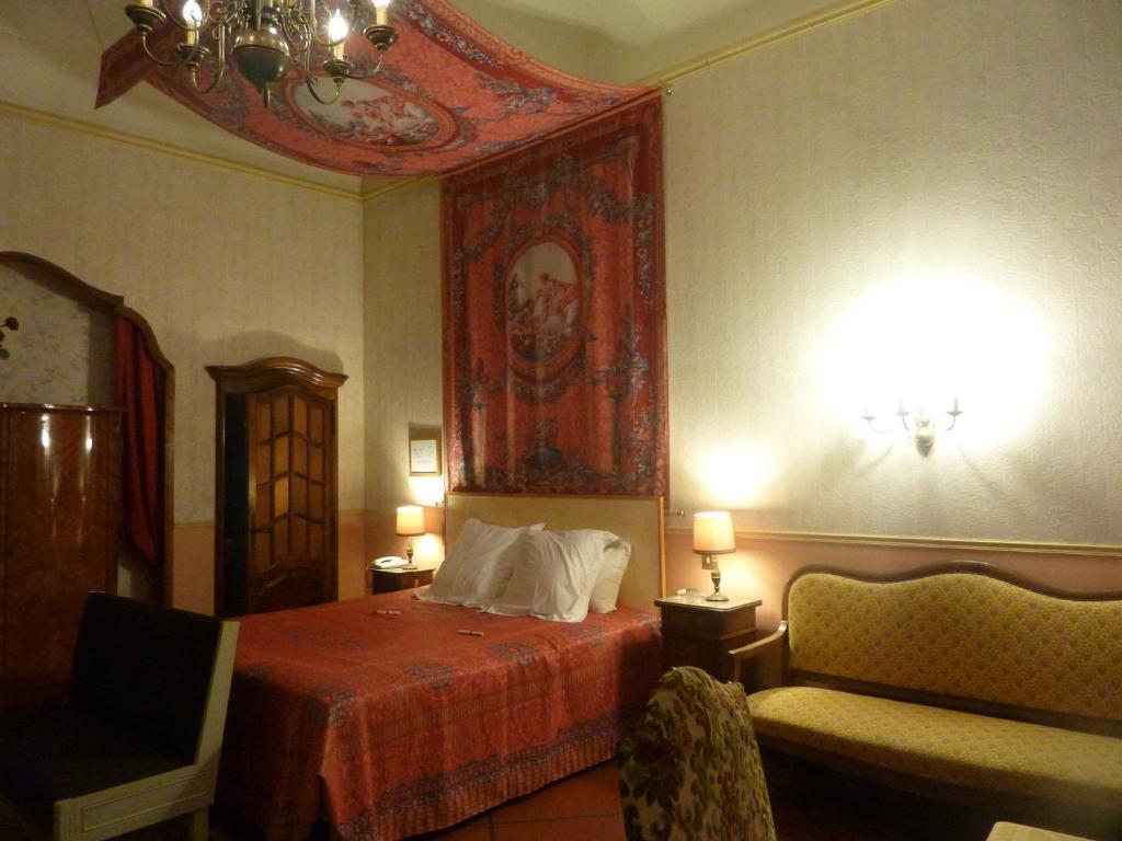 Hotel Du Fiacre Carpentras Habitación foto