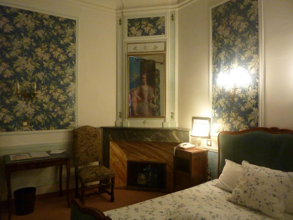 Hotel Du Fiacre Carpentras Habitación foto