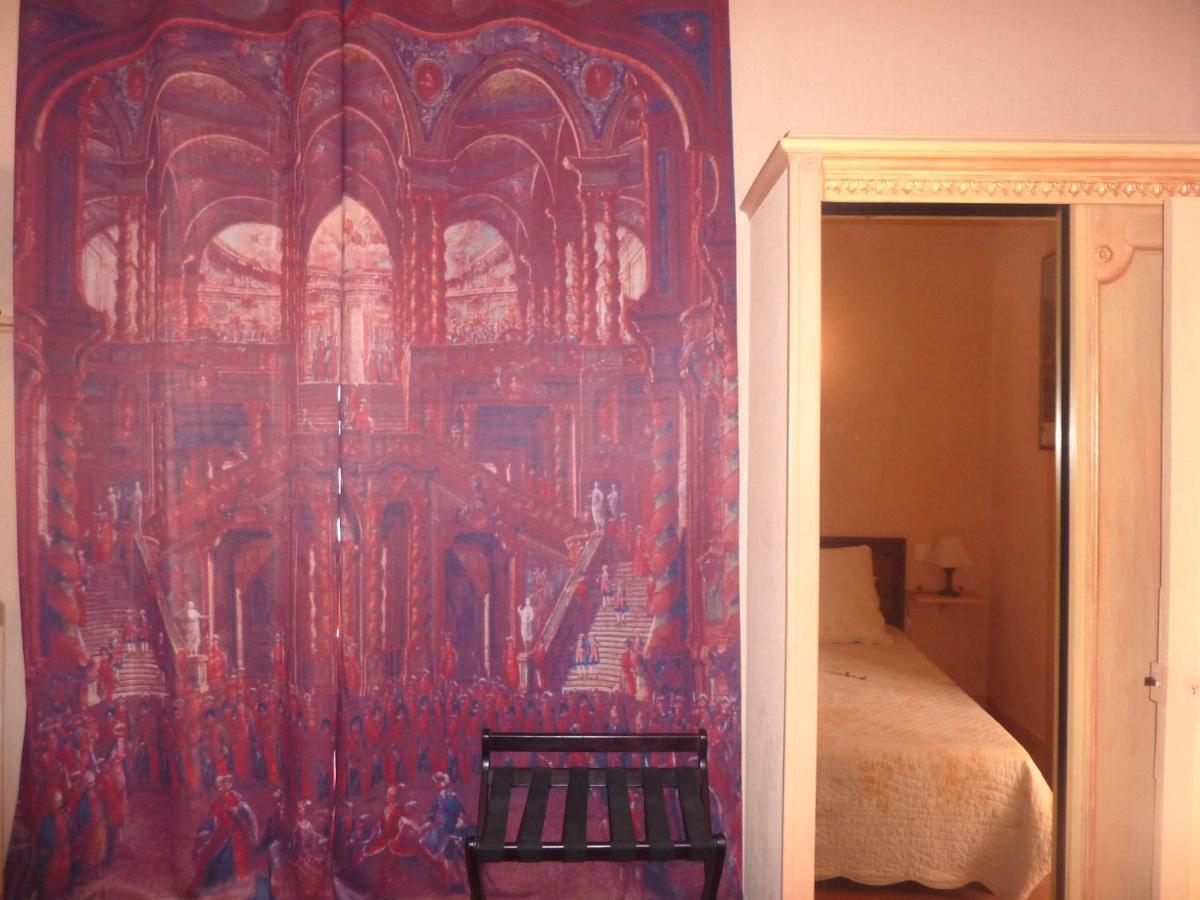 Hotel Du Fiacre Carpentras Habitación foto
