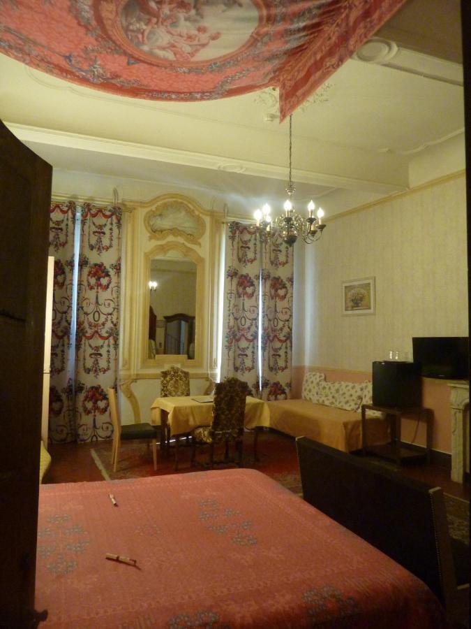 Hotel Du Fiacre Carpentras Habitación foto
